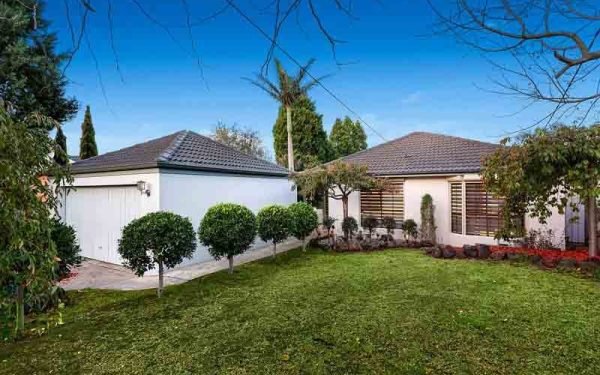 Lawn Mowing Sydney Minto 2566
